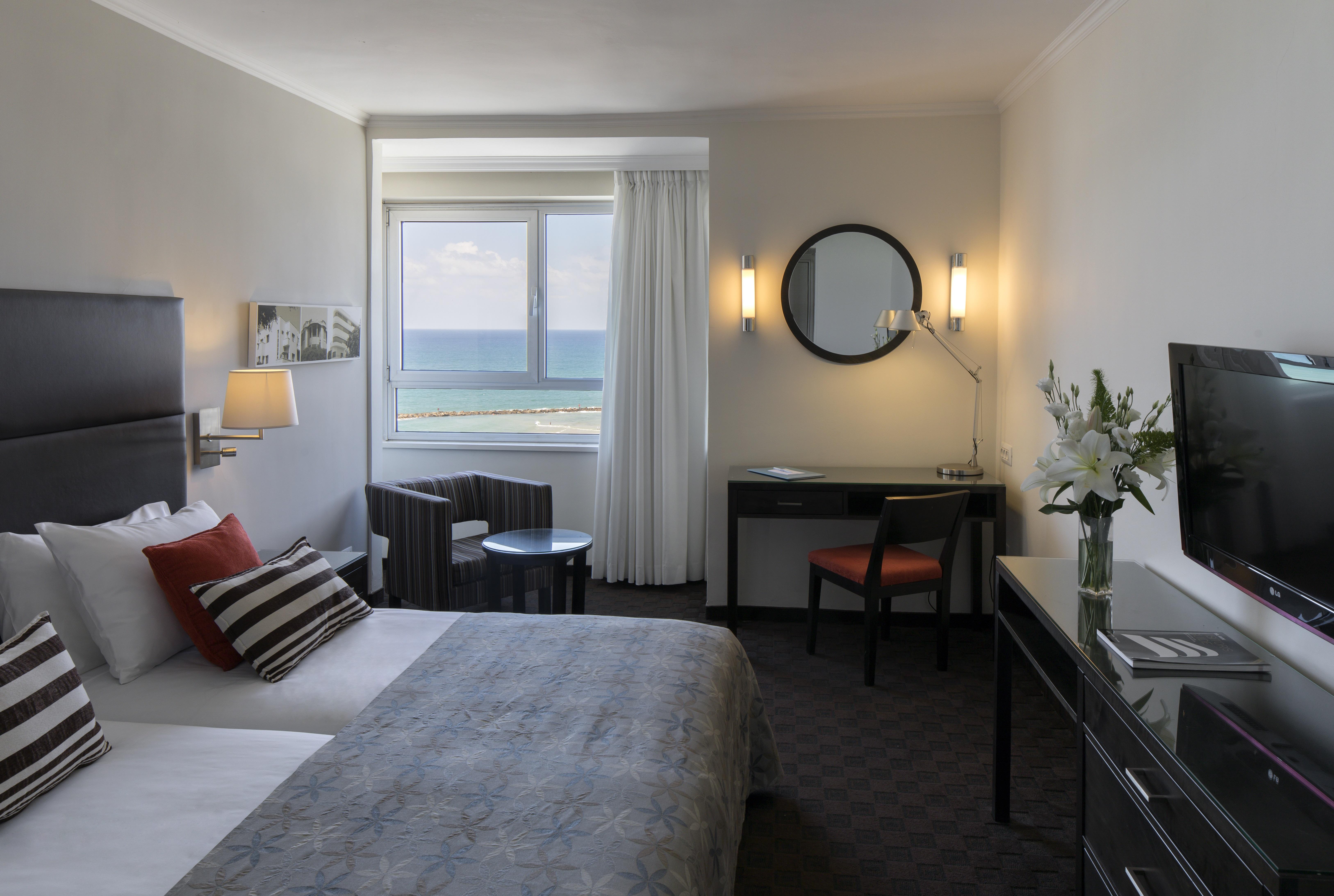 Metropolitan Hotel 4*