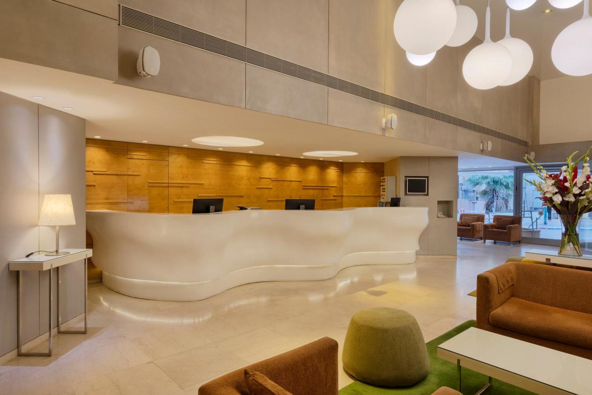 Hotel Metropolitan 4*